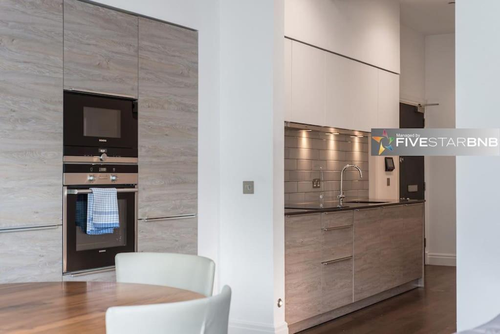 Cool Urban Apartment With Stunning Castle Views Единбург Екстериор снимка