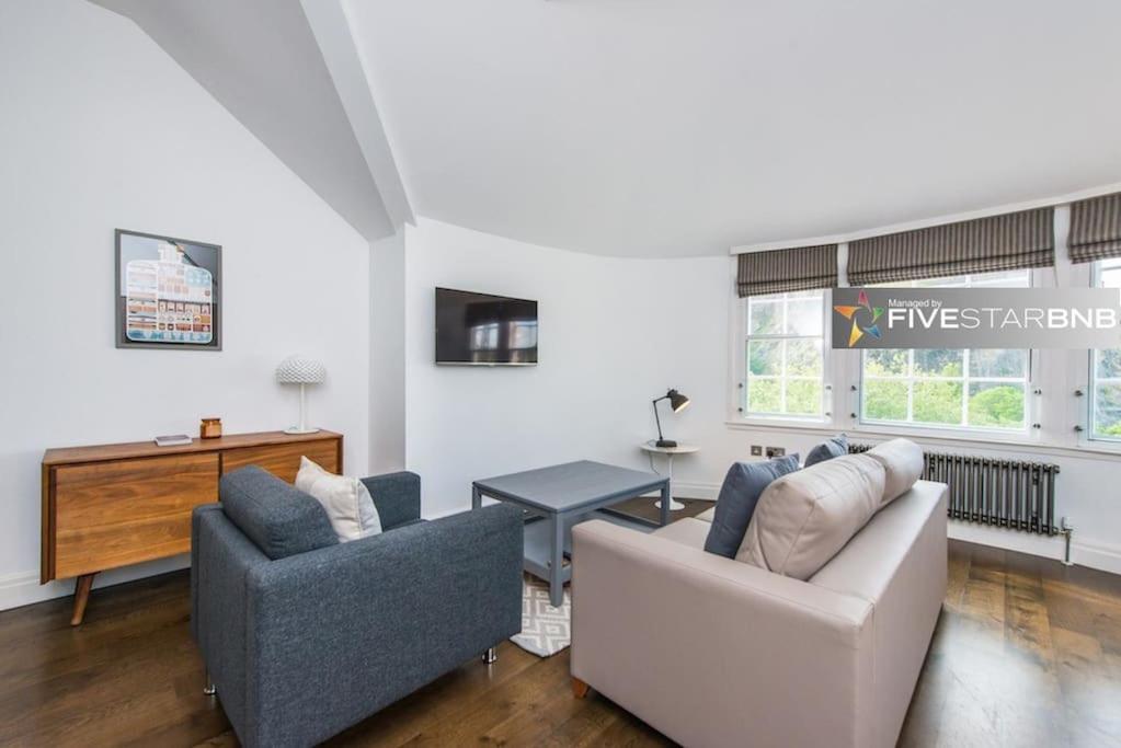 Cool Urban Apartment With Stunning Castle Views Единбург Екстериор снимка